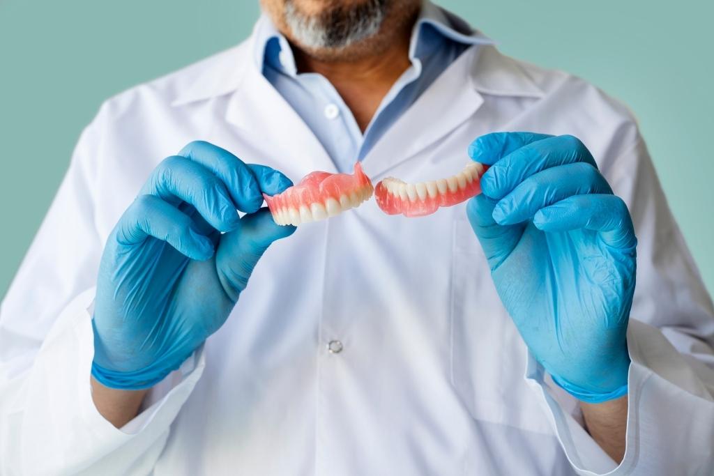 Diş Protezleri Uygulama ve Avantajları